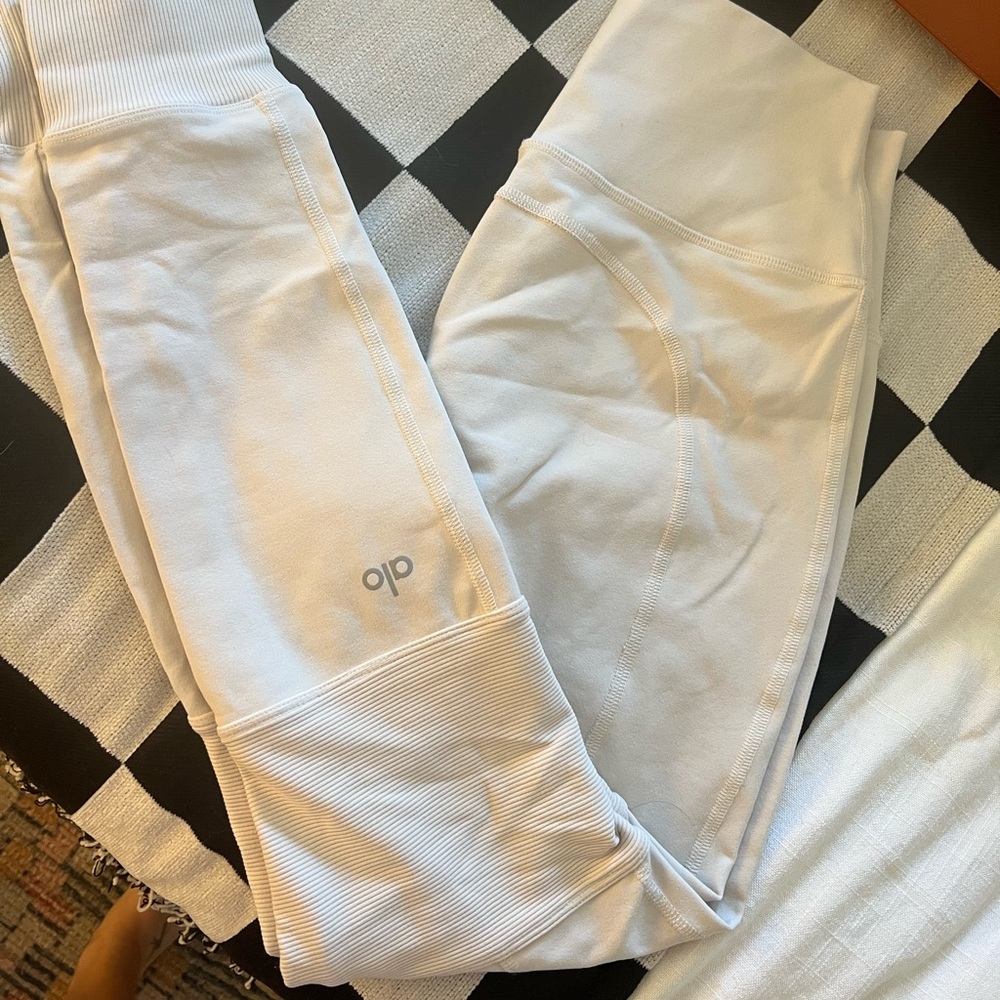 Alo Yoga Moto style leggings